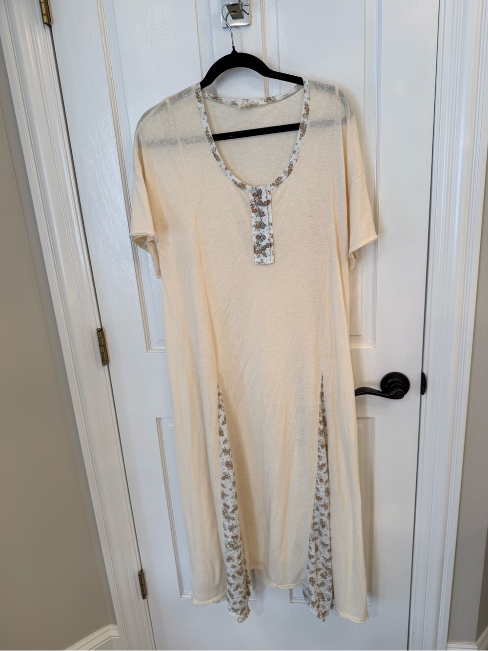 POL Cream Short-Sleeve Maxi Dress with Floral Trim